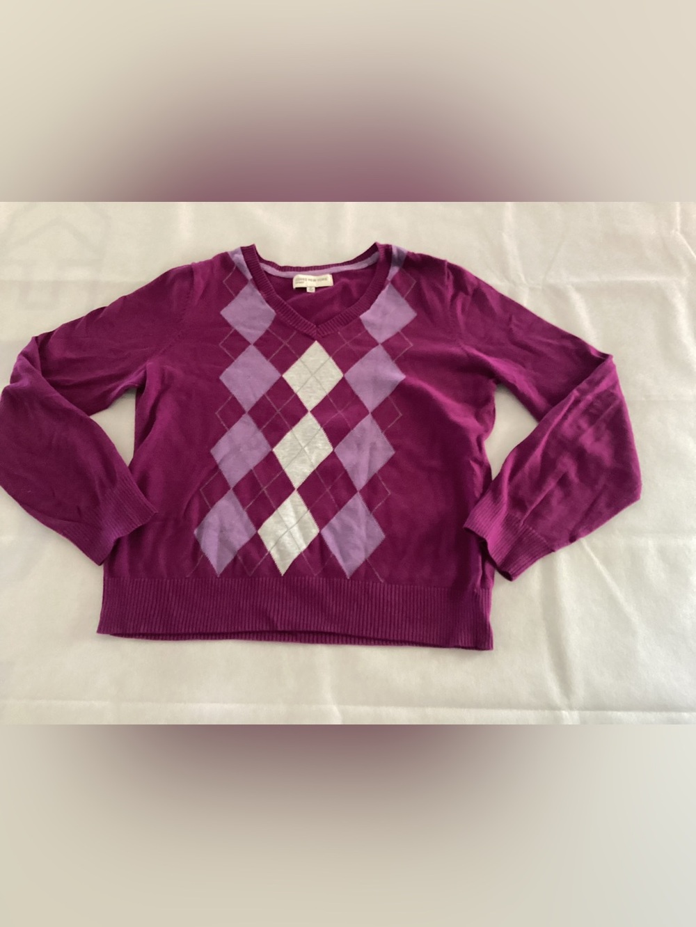 Jones New York Raspberry Argyle V-Neck Sweater size medium 6/1